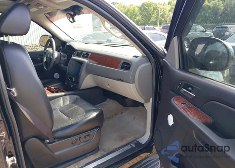 2008 Chevrolet Suburban 1500 Ltz z USA, uszkodzony, nr VIN 3GNFC16038G260258